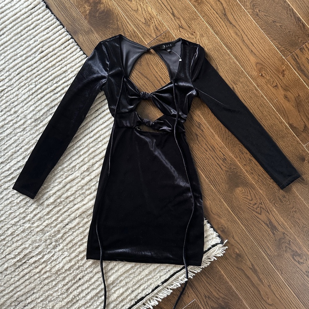 NWOT Fore Cutout Open Back Dress